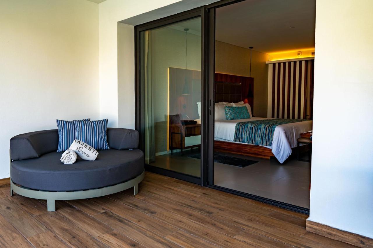 Suite Elegance Club con Accesso Diretto Piscina, Vasca Idromassaggio all’Aperto e WiFi gratuito (Solo Adulti 18+)